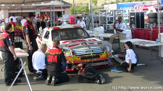 16 greg biffle in nascar inspection 544x306 #16 car in NASCAR inspection