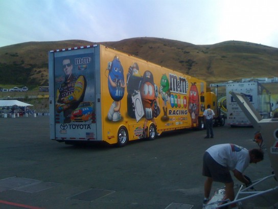 nascar hauler kyle busch 18 544x408 Kyle Busch 2008 NASCAR Hauler