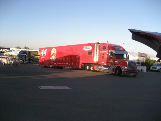 aj almendinger 44 nascar hauler 544x408 AJ Almendinger 2009 NASCAR Hauler