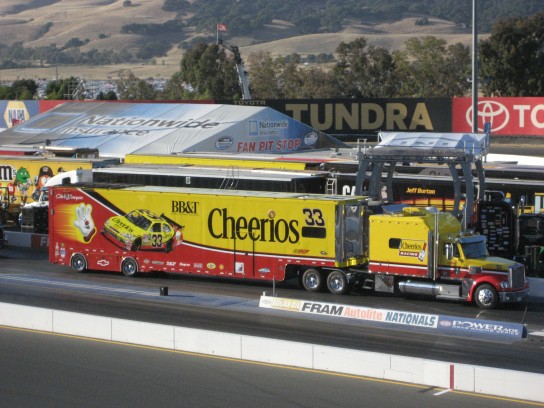 clint bowyer 33 nascar hauler 544x408 Clint Bowyer 2009 NASCAR Hauler