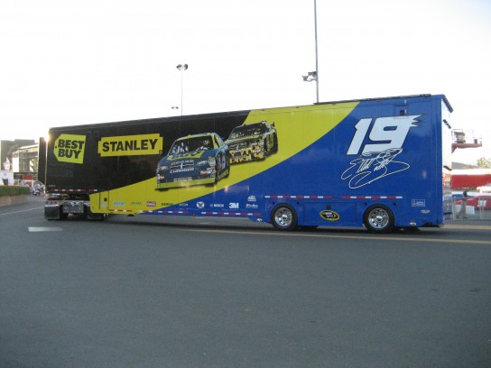 elliott sadler 19 nascar hauler 544x408 Eliott Sadler 2009 NASCAR Hauler